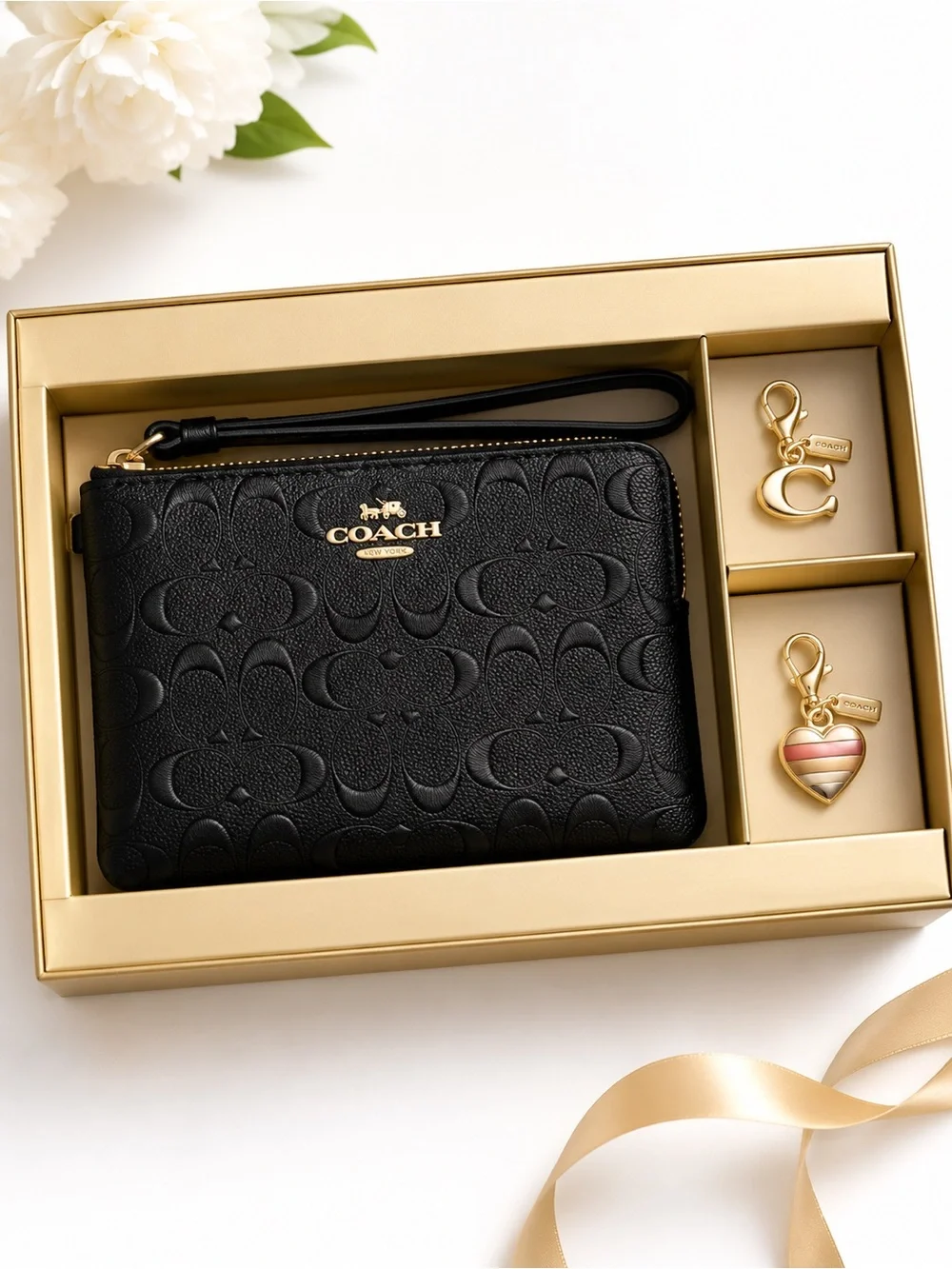 NWT Coach Boxed Corner Zip Wristlet Black Signature Leather Gift Set CF358